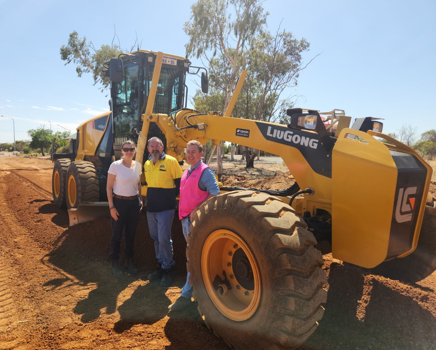 Photo caption 1 & 2: President of the Nungarin Shire in WA, Pippa de Lacy, Manager Works and Services Dave Nayda and Chief Executive Officer Ric Halse with the shire’s LiuGong 4230D motor grader. The shire was one of the first in the State to add a LiuGong grader to its fleet after earlier purchasing a LiuGong 856H wheeled loader, both for significantly lower capital investment compared with other major brands.
